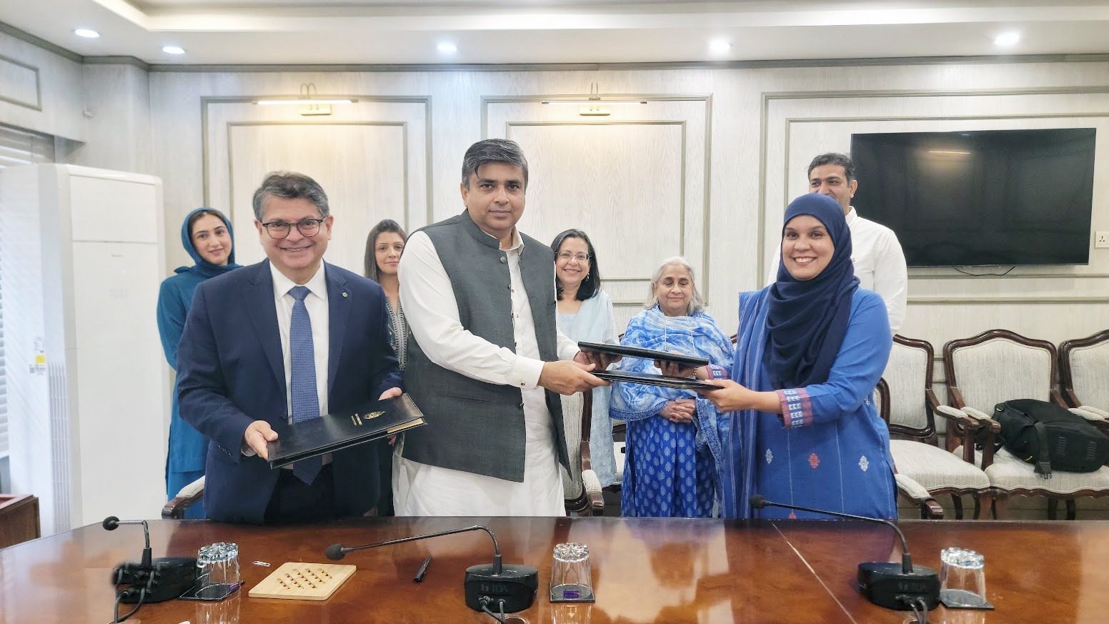 MoU signing between the Government of Sindh, the National AI Hub and AKU — photo 3